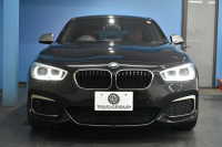 BMW 1シリーズ M140i LCI後期 直6ﾀｰﾎﾞ 340馬力 LEDﾍｯﾄﾞﾗｲﾄ&ﾃｰﾙ ﾋｰﾀｰ付赤革 ｱﾀﾞﾌﾟﾃｨﾌﾞMｻｽ 大型ﾌﾞﾚｰｷｼｽﾃﾑ 車線逸脱&歩行者警告 衝突軽減ﾌﾞﾚｰｷ 横ﾒﾆｭｰﾀｯﾁﾊﾟｯﾄﾞiﾄﾞﾗｲﾌﾞBｶﾒﾗ Pｱｼｽﾄ ｸﾙｺﾝ ﾊﾟﾄﾞﾙｼﾌﾄ ｽﾏｰﾄｷｰ 2年保証