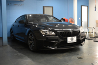 BMW Mシリーズ M6ｸﾞﾗﾝｸｰﾍﾟ MDCT 正規D車 左H ｶｰﾎﾞﾝﾙｰﾌ 7速DCT LEDﾍｯﾄﾞﾗｲﾄ ﾋｰﾀｰ付ｼﾙﾊﾞｰｽﾄｰﾝﾚｻﾞｰ 衝突軽減B 車線逸脱&歩行者警告 可変Mｻｽ Mﾌﾞﾚｰｷ HUD 20AW TOPﾋﾞｭｰ Bｶﾒﾗ ｿﾌﾄｸﾛｰｽﾞﾄﾞｱ 電動Rｻﾝｼｪｰﾄﾞ 2年保証