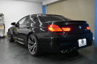 BMW Mシリーズ M6ｸﾞﾗﾝｸｰﾍﾟ MDCT 正規D車 左H ｶｰﾎﾞﾝﾙｰﾌ 7速DCT LEDﾍｯﾄﾞﾗｲﾄ ﾋｰﾀｰ付ｼﾙﾊﾞｰｽﾄｰﾝﾚｻﾞｰ 衝突軽減B 車線逸脱&歩行者警告 可変Mｻｽ Mﾌﾞﾚｰｷ HUD 20AW TOPﾋﾞｭｰ Bｶﾒﾗ ｿﾌﾄｸﾛｰｽﾞﾄﾞｱ 電動Rｻﾝｼｪｰﾄﾞ 2年保証