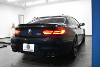 BMW Mシリーズ M6ｸﾞﾗﾝｸｰﾍﾟ MDCT 正規D車 左H ｶｰﾎﾞﾝﾙｰﾌ 7速DCT LEDﾍｯﾄﾞﾗｲﾄ ﾋｰﾀｰ付ｼﾙﾊﾞｰｽﾄｰﾝﾚｻﾞｰ 衝突軽減B 車線逸脱&歩行者警告 可変Mｻｽ Mﾌﾞﾚｰｷ HUD 20AW TOPﾋﾞｭｰ Bｶﾒﾗ ｿﾌﾄｸﾛｰｽﾞﾄﾞｱ 電動Rｻﾝｼｪｰﾄﾞ 2年保証