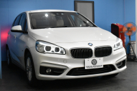 BMW 2シリーズ 218dｱｸﾃｨﾌﾞﾂｱﾗｰ ﾗｸﾞｼﾞｭｱﾘｰ ｱﾄﾞﾊﾞﾝｽﾄﾞｱｸﾃｨﾌﾞｾｰﾌﾃｨｰP 追従ACC HUD ﾋｰﾀｰ付ﾍﾞｰｼﾞｭﾚｻﾞｰ ﾀｯﾁﾊﾟﾈﾙﾅﾋﾞBｶﾒﾗ ﾘｱPDC LEDﾍｯﾄﾞﾗｲﾄ 衝突軽減ﾌﾞﾚｰｷ 車線逸脱&歩行者警告 電動開閉Rｹﾞｰﾄ ｽﾏｰﾄｷｰ 2年保証