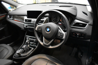 BMW 2シリーズ 220iｸﾞﾗﾝﾂｱﾗｰ ﾗｸﾞｼﾞｭｱﾘｰ 3列ｼｰﾄ 7人乗り ｱﾄﾞﾊﾞﾝｽﾄﾞｱｸﾃｨﾌﾞｾｰﾌﾃｨｰP 追従ACC HUD ﾋｰﾀｰ付黒革 LEDﾍｯﾄﾞﾗｲﾄ 衝突軽減ﾌﾞﾚｰｷ 車線逸脱&歩行者警告 ﾀｯﾁﾊﾟｯﾄﾞﾅﾋﾞ 前後PDC Bｶﾒﾗ 電動ﾄﾗﾝｸ ﾊﾟｰｷﾝｸﾞｱｼｽﾄ 17AW ｽﾏｰﾄｷｰ 2年保証