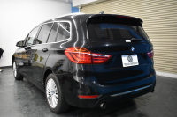 BMW 2シリーズ 220iｸﾞﾗﾝﾂｱﾗｰ ﾗｸﾞｼﾞｭｱﾘｰ 3列ｼｰﾄ 7人乗り ｱﾄﾞﾊﾞﾝｽﾄﾞｱｸﾃｨﾌﾞｾｰﾌﾃｨｰP 追従ACC HUD ﾋｰﾀｰ付黒革 LEDﾍｯﾄﾞﾗｲﾄ 衝突軽減ﾌﾞﾚｰｷ 車線逸脱&歩行者警告 ﾀｯﾁﾊﾟｯﾄﾞﾅﾋﾞ 前後PDC Bｶﾒﾗ 電動ﾄﾗﾝｸ ﾊﾟｰｷﾝｸﾞｱｼｽﾄ 17AW ｽﾏｰﾄｷｰ 2年保証