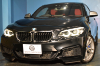 BMW 2シリーズ M240i LCI後期 ｵﾌﾟｼｮﾝ追従ACC  直6ﾀｰﾎﾞ 340馬力 ﾍｷｻｺﾞﾅﾙLEDﾍｯﾄﾞﾗｲﾄ ﾋｰﾀｰ付赤革 ﾀｯﾁﾊﾟﾈﾙiﾄﾞﾗｲﾌﾞHDDﾅﾋﾞBｶﾒ Pｱｼｽﾄ 前後PDC ｱﾀﾞﾌﾟﾃｨﾌﾞMｻｽ 大型ﾌﾞﾚｰｷｼｽﾃﾑ 車線逸脱&歩行者警告 衝突軽減ﾌﾞﾚｰｷ 18AW ﾊﾟﾄﾞﾙｼﾌﾄ 1ｵｰﾅｰ 2年保証
