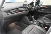 BMW 2シリーズ 218dｸﾞﾗﾝﾂｱﾗｰ ﾗｸﾞｼﾞｭｱﾘｰ  後期 7人乗ﾘ ｱﾄﾞﾊﾞﾝｽﾄﾞｱｸﾃｨﾌﾞｾｰﾌﾃｨｰP ｺﾝﾌｫｰﾄP 追従ACC HUD ﾍｷｻｺﾞﾅﾙLEDﾍｯﾄﾞﾗｲﾄ ﾋｰﾀｰ付黒革 車線逸脱&歩行者警告 17AW ﾀｯﾁﾊﾟﾈﾙﾅﾋﾞ Bｶﾒﾗ 前後PDC 駐車ｱｼｽﾄ 電動ﾄﾗﾝｸ ｽﾏｰﾄｷｰ 2年保証