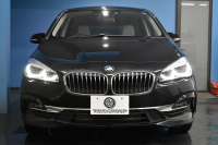 BMW 2シリーズ 218dｸﾞﾗﾝﾂｱﾗｰ ﾗｸﾞｼﾞｭｱﾘｰ 後期LCI 7人乗ﾘ ｱﾄﾞﾊﾞﾝｽﾄﾞｱｸﾃｨﾌﾞｾｰﾌﾃｨｰP 追従ACC HUD ﾍｷｺﾞﾅﾙLEDﾍｯﾄﾞﾗｲﾄ ﾋｰﾀｰ付白革 ｺﾝﾌｫｰﾄP 車線逸脱&歩行者警告 ﾀｯﾁﾊﾟﾈﾙﾅﾋﾞ Bｶﾒﾗ ﾌﾙｾｸﾞ 駐車ｱｼｽﾄ 電動ﾄﾗﾝｸ 2年保証