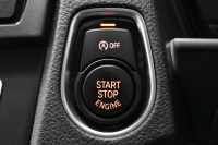 BMW 2シリーズ M235i 直6ﾀｰﾎﾞ 326馬力 ﾋｰﾀｰ付黒革 ﾀｯﾁﾊﾟｯﾄﾞ式iﾄﾞﾗｲﾌﾞHDDﾅﾋﾞ  ﾘﾔPDC Bｶﾒﾗ  ｱﾀﾞﾌﾟﾃｨﾌﾞMｻｽ 大型ﾌﾞﾚｰｷｼｽﾃﾑ 18AW 車線逸脱&歩行者警告 衝突軽減ﾌﾞﾚｰｷ 1ｵｰﾅｰ 2年保証