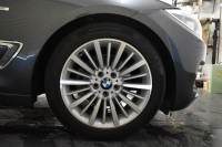 BMW 3シリーズ 320i ｸﾞﾗﾝﾂｰﾘｽﾓ ﾗｸﾞｼﾞｭｱﾘｰ  追従ACC ﾋｰﾀｰ付黒革 車線逸脱&歩行者警告 衝突軽減B 電動Rｹﾞｰﾄ 電格Rｽﾎﾟｲﾗｰ ﾀｯﾁﾊﾟｯﾄﾞﾅﾋﾞ Bｶﾒﾗ ﾘｱPDC iｽﾄｯﾌﾟ 2年保証