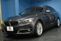 BMW 3シリーズ 320i ｸﾞﾗﾝﾂｰﾘｽﾓ ﾗｸﾞｼﾞｭｱﾘｰ  追従ACC ﾋｰﾀｰ付黒革 車線逸脱&歩行者警告 衝突軽減B 電動Rｹﾞｰﾄ 電格Rｽﾎﾟｲﾗｰ ﾀｯﾁﾊﾟｯﾄﾞﾅﾋﾞ Bｶﾒﾗ ﾘｱPDC iｽﾄｯﾌﾟ 2年保証