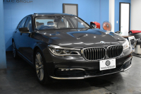 BMW 7シリーズ 740i ﾌﾟﾗｽP ﾚｰｻﾞｰLED ｻﾝﾙｰﾌ 追従ACC 全席ﾋｰﾀｰ付白革 Fﾍﾞﾝﾁﾚｰｼｮﾝ&ﾏｯｻｰｼﾞ HUD ﾊｰﾏﾝｶｰﾄﾞﾝ ｵﾌﾟｼｮﾝ20AW 車線変更&逸脱&歩行者警告 ﾀｯﾁﾊﾟﾈﾙﾅﾋﾞ ｼﾞｪｽﾁｬｰｺﾝﾄﾛｰﾙ ﾌﾙｾｸﾞ 3Dﾋﾞｭｰ Bｶﾒﾗ 電動ﾄﾗﾝｸ ｽﾏｰﾄｷｰ 2年保証