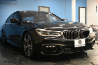 BMW 7シリーズ 750i Mｽﾎﾟｰﾂ ｱﾝﾋﾞｴﾝﾄｴｱP V8 ｻﾝR Fﾏｯｻｰｼﾞ&ﾍﾞﾝﾁﾚｰｼｮﾝ 全席ﾋｰﾀｰ付黒革 ﾚｰｻﾞｰLEDﾍｯﾄﾞﾗｲﾄ ACC HUD ﾊｰﾏﾝｶｰﾄﾞﾝ ｼﾞｪｽﾁｬｰｺﾝﾄﾛｰﾙ ﾀｯﾁﾊﾟﾈﾙ対応HDDﾅﾋﾞ3Dﾋﾞｭｰ Bｶﾒﾗ 車線変更&逸脱&歩行者警告 液晶ﾒｰﾀｰ 液晶ｷｰ 2年保証