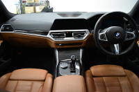 BMW 3シリーズ 320i Mｽﾎﾟｰﾂ G20型 ﾊｲﾗｲﾝ&ｺﾝﾌｫｰﾄP ﾋｰﾀｰ付茶革 ﾀｯﾁﾊﾟﾈﾙﾅﾋﾞ ｱｯﾌﾟﾙｶｰﾌﾟﾚｲ  追従ACC LEDﾍｯﾄﾞﾗｲﾄ 電動ﾄﾗﾝｸ 側面衝突&車線変更&逸脱&歩行者警告 液晶ﾒｰﾀｰ 後退ｱｼｽﾄ Pｱｼｽﾄ ｱｸﾃｨﾌﾞPDC緊急ﾌﾞﾚｰｷ  18AW 2年保証