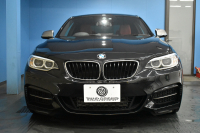 BMW 2シリーズ M235i 直6ﾀｰﾎﾞ 326馬力 ﾋｰﾀｰ付赤革 ﾀｯﾁﾊﾟｯﾄﾞ式iﾄﾞﾗｲﾌﾞHDDﾅﾋﾞ Bｶﾒﾗ ﾘｱPDC  ｱﾀﾞﾌﾟﾃｨﾌﾞMｻｽﾍﾟﾝｼｮﾝ 大型ﾌﾞﾚｰｷｼｽﾃﾑ 18AW 車線逸脱&歩行者警告 衝突軽減ﾌﾞﾚｰｷ 2年保証