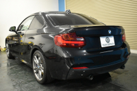 BMW 2シリーズ M235i 直6ﾀｰﾎﾞ 326馬力 ﾋｰﾀｰ付赤革 ﾀｯﾁﾊﾟｯﾄﾞ式iﾄﾞﾗｲﾌﾞHDDﾅﾋﾞ Bｶﾒﾗ ﾘｱPDC  ｱﾀﾞﾌﾟﾃｨﾌﾞMｻｽﾍﾟﾝｼｮﾝ 大型ﾌﾞﾚｰｷｼｽﾃﾑ 18AW 車線逸脱&歩行者警告 衝突軽減ﾌﾞﾚｰｷ 2年保証
