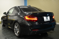BMW 2シリーズ M235i 直6ﾀｰﾎﾞ 326馬力 ﾋｰﾀｰ付赤革 ﾀｯﾁﾊﾟｯﾄﾞ式iﾄﾞﾗｲﾌﾞHDDﾅﾋﾞ Bｶﾒﾗ ﾘｱPDC  ｱﾀﾞﾌﾟﾃｨﾌﾞMｻｽﾍﾟﾝｼｮﾝ 大型ﾌﾞﾚｰｷｼｽﾃﾑ 18AW 車線逸脱&歩行者警告 衝突軽減ﾌﾞﾚｰｷ 2年保証