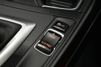 BMW 2シリーズ M235i 直6ﾀｰﾎﾞ 326馬力 ﾋｰﾀｰ付赤革 ﾀｯﾁﾊﾟｯﾄﾞ式iﾄﾞﾗｲﾌﾞHDDﾅﾋﾞ Bｶﾒﾗ ﾘｱPDC  ｱﾀﾞﾌﾟﾃｨﾌﾞMｻｽﾍﾟﾝｼｮﾝ 大型ﾌﾞﾚｰｷｼｽﾃﾑ 18AW 車線逸脱&歩行者警告 衝突軽減ﾌﾞﾚｰｷ 2年保証