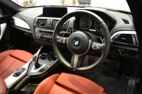 BMW 2シリーズ M235i 直6ﾀｰﾎﾞ 326馬力 ﾋｰﾀｰ付赤革 ﾀｯﾁﾊﾟｯﾄﾞ式iﾄﾞﾗｲﾌﾞHDDﾅﾋﾞ Bｶﾒﾗ ﾘｱPDC  ｱﾀﾞﾌﾟﾃｨﾌﾞMｻｽﾍﾟﾝｼｮﾝ 大型ﾌﾞﾚｰｷｼｽﾃﾑ 18AW 車線逸脱&歩行者警告 衝突軽減ﾌﾞﾚｰｷ 2年保証