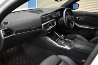 BMW 3シリーズ 320i Mｽﾎﾟｰﾂ G20型 ｺﾝﾌｫｰﾄP ﾋｰﾀｰ付黒革 ｵﾌﾟｼｮﾝ19AW ﾀｯﾁﾊﾟﾈﾙﾅﾋﾞBｶﾒﾗ ｱｯﾌﾟﾙｶｰﾌﾟﾚｲ  追従ACC LEDﾍｯﾄﾞﾗｲﾄ 電動ﾄﾗﾝｸ 側面衝突&車線変更&逸脱&歩行者警告 液晶ﾒｰﾀｰ 後退ｱｼｽﾄ Pｱｼｽﾄ ｱｸﾃｨﾌﾞPDC緊急ﾌﾞﾚｰｷ  2年保証