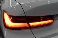 BMW 3シリーズ 320i Mｽﾎﾟｰﾂ G20型 ｺﾝﾌｫｰﾄP ﾋｰﾀｰ付黒革 ｵﾌﾟｼｮﾝ19AW ﾀｯﾁﾊﾟﾈﾙﾅﾋﾞBｶﾒﾗ ｱｯﾌﾟﾙｶｰﾌﾟﾚｲ  追従ACC LEDﾍｯﾄﾞﾗｲﾄ 電動ﾄﾗﾝｸ 側面衝突&車線変更&逸脱&歩行者警告 液晶ﾒｰﾀｰ 後退ｱｼｽﾄ Pｱｼｽﾄ ｱｸﾃｨﾌﾞPDC緊急ﾌﾞﾚｰｷ  2年保証