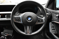 BMW 1シリーズ M135i xDrive ﾌﾙﾀｲﾑ4WD ﾃﾞﾋﾞｭｰP ｺﾝﾌｫｰﾄP ﾅﾋﾞｹﾞｰｼｮﾝP 可変ｻｽﾍﾟﾝｼｮﾝ Mｽﾎﾟｰﾂﾌﾞﾚｰｷ ACC Pｱｼｽﾄ BMWﾗｲﾌﾞｺｯｸﾋﾟｯﾄ ﾋｰﾀｰ付ｱﾙｶﾝﾀｰﾗｺﾝﾋﾞｽﾎﾟｰﾂｼｰﾄ 18AW ﾀｯﾁﾊﾟﾈﾙﾅﾋﾞ ｱｯﾌﾟﾙｶｰﾌﾟﾚｲ LEDﾍｯﾄﾞﾗｲﾄ 電動ﾘｱｹﾞｰﾄ 2年保証