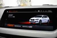 BMW 1シリーズ M135i xDrive ﾌﾙﾀｲﾑ4WD ﾃﾞﾋﾞｭｰP ｺﾝﾌｫｰﾄP ﾅﾋﾞｹﾞｰｼｮﾝP 可変ｻｽﾍﾟﾝｼｮﾝ Mｽﾎﾟｰﾂﾌﾞﾚｰｷ ACC Pｱｼｽﾄ BMWﾗｲﾌﾞｺｯｸﾋﾟｯﾄ ﾋｰﾀｰ付ｱﾙｶﾝﾀｰﾗｺﾝﾋﾞｽﾎﾟｰﾂｼｰﾄ 18AW ﾀｯﾁﾊﾟﾈﾙﾅﾋﾞ ｱｯﾌﾟﾙｶｰﾌﾟﾚｲ LEDﾍｯﾄﾞﾗｲﾄ 電動ﾘｱｹﾞｰﾄ 2年保証