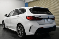 BMW 1シリーズ M135i xDrive ﾌﾙﾀｲﾑ4WD ﾃﾞﾋﾞｭｰP ｺﾝﾌｫｰﾄP ﾅﾋﾞｹﾞｰｼｮﾝP 可変ｻｽﾍﾟﾝｼｮﾝ Mｽﾎﾟｰﾂﾌﾞﾚｰｷ ACC Pｱｼｽﾄ BMWﾗｲﾌﾞｺｯｸﾋﾟｯﾄ ﾋｰﾀｰ付ｱﾙｶﾝﾀｰﾗｺﾝﾋﾞｽﾎﾟｰﾂｼｰﾄ 18AW ﾀｯﾁﾊﾟﾈﾙﾅﾋﾞ ｱｯﾌﾟﾙｶｰﾌﾟﾚｲ LEDﾍｯﾄﾞﾗｲﾄ 電動ﾘｱｹﾞｰﾄ 2年保証