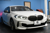 BMW 1シリーズ M135i xDrive ﾌﾙﾀｲﾑ4WD ﾃﾞﾋﾞｭｰP ｺﾝﾌｫｰﾄP ﾅﾋﾞｹﾞｰｼｮﾝP 可変ｻｽﾍﾟﾝｼｮﾝ Mｽﾎﾟｰﾂﾌﾞﾚｰｷ ACC Pｱｼｽﾄ BMWﾗｲﾌﾞｺｯｸﾋﾟｯﾄ ﾋｰﾀｰ付ｱﾙｶﾝﾀｰﾗｺﾝﾋﾞｽﾎﾟｰﾂｼｰﾄ ﾀｯﾁﾊﾟﾈﾙﾅﾋﾞ ｱｯﾌﾟﾙｶｰﾌﾟﾚｲ ﾍｷｻｺﾞﾅﾙLEDﾍｯﾄﾞﾗｲﾄ  2年保証