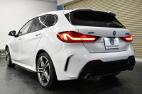 BMW 1シリーズ M135i xDrive ﾌﾙﾀｲﾑ4WD ﾃﾞﾋﾞｭｰP ｺﾝﾌｫｰﾄP ﾅﾋﾞｹﾞｰｼｮﾝP 可変ｻｽﾍﾟﾝｼｮﾝ Mｽﾎﾟｰﾂﾌﾞﾚｰｷ ACC Pｱｼｽﾄ BMWﾗｲﾌﾞｺｯｸﾋﾟｯﾄ ﾋｰﾀｰ付ｱﾙｶﾝﾀｰﾗｺﾝﾋﾞｽﾎﾟｰﾂｼｰﾄ ﾀｯﾁﾊﾟﾈﾙﾅﾋﾞ ｱｯﾌﾟﾙｶｰﾌﾟﾚｲ ﾍｷｻｺﾞﾅﾙLEDﾍｯﾄﾞﾗｲﾄ  2年保証