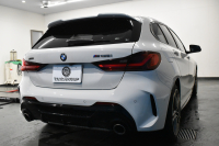 BMW 1シリーズ M135i xDrive ﾌﾙﾀｲﾑ4WD ﾃﾞﾋﾞｭｰP ｺﾝﾌｫｰﾄP ﾅﾋﾞｹﾞｰｼｮﾝP 可変ｻｽﾍﾟﾝｼｮﾝ Mｽﾎﾟｰﾂﾌﾞﾚｰｷ ACC Pｱｼｽﾄ BMWﾗｲﾌﾞｺｯｸﾋﾟｯﾄ ﾋｰﾀｰ付ｱﾙｶﾝﾀｰﾗｺﾝﾋﾞｽﾎﾟｰﾂｼｰﾄ ﾀｯﾁﾊﾟﾈﾙﾅﾋﾞ ｱｯﾌﾟﾙｶｰﾌﾟﾚｲ ﾍｷｻｺﾞﾅﾙLEDﾍｯﾄﾞﾗｲﾄ  2年保証