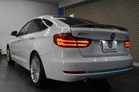 BMW 3シリーズ 320i ｸﾞﾗﾝﾂｰﾘｽﾓ ﾗｸﾞｼﾞｭｱﾘｰ  追従ACC ﾋｰﾀｰ付ﾍﾞｰｼﾞｭ革 車線逸脱&歩行者警告 衝突軽減B 電動Rｹﾞｰﾄ 電格Rｽﾎﾟｲﾗｰ ﾀｯﾁﾊﾟｯﾄﾞHDDﾅﾋﾞ Bｶﾒﾗ ﾘｱPDC ﾘﾝｸﾞ付ｷｾﾉﾝ ｽﾏｰﾄｷｰ iｽﾄｯﾌﾟ 2年保証