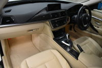 BMW 3シリーズ 320i ｸﾞﾗﾝﾂｰﾘｽﾓ ﾗｸﾞｼﾞｭｱﾘｰ  追従ACC ﾋｰﾀｰ付ﾍﾞｰｼﾞｭ革 車線逸脱&歩行者警告 衝突軽減B 電動Rｹﾞｰﾄ 電格Rｽﾎﾟｲﾗｰ ﾀｯﾁﾊﾟｯﾄﾞHDDﾅﾋﾞ Bｶﾒﾗ ﾘｱPDC ﾘﾝｸﾞ付ｷｾﾉﾝ ｽﾏｰﾄｷｰ iｽﾄｯﾌﾟ 2年保証