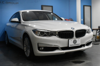 BMW 3シリーズ 320i ｸﾞﾗﾝﾂｰﾘｽﾓ ﾗｸﾞｼﾞｭｱﾘｰ  追従ACC ﾋｰﾀｰ付ﾍﾞｰｼﾞｭ革 車線逸脱&歩行者警告 衝突軽減B 電動Rｹﾞｰﾄ 電格Rｽﾎﾟｲﾗｰ ﾀｯﾁﾊﾟｯﾄﾞHDDﾅﾋﾞ Bｶﾒﾗ ﾘｱPDC ﾘﾝｸﾞ付ｷｾﾉﾝ ｽﾏｰﾄｷｰ iｽﾄｯﾌﾟ 2年保証