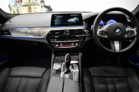 BMW 5シリーズ 540i Xﾄﾞﾗｲﾌﾞ Mｽﾎﾟｰﾂ ｺﾝﾌｫｰﾄ&ｲﾉﾍﾞｰｼｮﾝP ｻﾝﾙｰﾌ Mﾊﾟﾌｫﾏﾝｽﾊﾟｰﾂ多数 4WD G30型 直6ﾀｰﾎﾞ 340馬力 Fﾍﾞﾝﾁﾚｰｼｮﾝ&ﾏｯｻｰｼﾞ付全席ﾋｰﾀｰ付黒革 Mｽﾎﾟｰﾂﾌﾞﾚｰｷ ﾊｰﾏﾝｶｰﾄﾞﾝｻｳﾝﾄﾞ 4ｿﾞｰﾝAC 2年保証