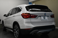 BMW X1 Xdrive18dｱｰﾊﾞﾆｽﾀ 西日本限定車  4WD ﾊｲﾗｲﾝ&ｺﾝﾌｫｰﾄP ｱﾄﾞﾊﾞﾝｽﾄﾞｱｸﾃｨﾌﾞｾｰﾌﾃｨP 追従ACC 変更後ﾀｯﾁﾊﾊﾟﾈﾙiﾄﾞﾗｲﾌﾞﾅﾋﾞBｶﾒﾗ Pｱｼｽﾄ 前後PDC  HUD ﾋｰﾀｰ付電動茶革 LEDﾍｯﾄﾞﾗｲﾄ 衝突軽減B 車線逸脱&歩行者警告 電動ﾄﾗﾝｸ  ｽﾏｰﾄｷｰ  2年保証