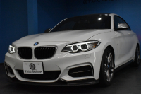 BMW 2シリーズ M235i 6速MT 直6ﾀｰﾎﾞ326馬力 18AW KW車高調 Fｶｰﾎﾞﾝﾘｯﾌﾟ ﾀｯﾁﾊﾟｯﾄﾞ式iﾄﾞﾗｲﾌﾞHDDﾅﾋﾞ ｱﾀﾞﾌﾟﾃｨﾌﾞMｻｽ 大型ﾌﾞﾚｰｷｼｽﾃﾑ 車線逸脱&歩行者警告 衝突軽減ﾌﾞﾚｰｷ ﾘﾔPDC Bｶﾒﾗ ﾄﾞﾗﾊﾟﾌｫ ｽﾏｰﾄｷｰ2年保証