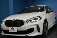 BMW 1シリーズ M135i xDrive ﾌﾙﾀｲﾑ4WD ﾃﾞﾋﾞｭｰP ｺﾝﾌｫｰﾄP ﾅﾋﾞｹﾞｰｼｮﾝP 可変ｻｽﾍﾟﾝｼｮﾝ Mｽﾎﾟｰﾂﾌﾞﾚｰｷ ACC Pｱｼｽﾄ BMWﾗｲﾌﾞｺｯｸﾋﾟｯﾄ ﾋｰﾀｰ付ｱﾙｶﾝﾀｰﾗｺﾝﾋﾞｽﾎﾟｰﾂｼｰﾄ ﾀｯﾁﾊﾟﾈﾙﾅﾋﾞ ｱｯﾌﾟﾙｶｰﾌﾟﾚｲ ﾍｷｻｺﾞﾅﾙLEDﾍｯﾄﾞﾗｲﾄ  2年保証