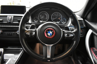 BMW 3シリーズ 320dﾂｰﾘﾝｸﾞ Mｽﾎﾟｰﾂ 追従ACC 車線逸脱&歩行者警告 衝突軽減ﾌﾞﾚｰｷ ｱﾙｶﾝﾀｰﾗ電動ｽﾎﾟｰﾂｼｰﾄ 18AW ﾀｯﾁﾊﾟｯﾄﾞ式iﾄﾞﾗｲﾌﾞHDDﾅﾋﾞ Bｶﾒﾗ ﾘｱPDC 電動Rｹﾞｰﾄ 2年保証