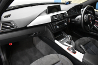 BMW 3シリーズ 320dﾂｰﾘﾝｸﾞ Mｽﾎﾟｰﾂ 追従ACC 車線逸脱&歩行者警告 衝突軽減ﾌﾞﾚｰｷ ｱﾙｶﾝﾀｰﾗ電動ｽﾎﾟｰﾂｼｰﾄ 18AW ﾀｯﾁﾊﾟｯﾄﾞ式iﾄﾞﾗｲﾌﾞHDDﾅﾋﾞ Bｶﾒﾗ ﾘｱPDC 電動Rｹﾞｰﾄ 2年保証