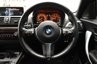 BMW 2シリーズ M235i 6速MT 直6ﾀｰﾎﾞ 326馬力 可変Mｻｽ 18AW ﾋｰﾀｰ付黒革 ﾀｯﾁﾊﾟｯﾄﾞ式iﾄﾞﾗｲﾌﾞHDDﾅﾋﾞBｶﾒﾗ ﾘｱPDC harman/kardon 大型ﾌﾞﾚｰｷｼｽﾃﾑ 車線逸脱&歩行者警告 衝突軽減ﾌﾞﾚｰｷ ｸﾙｺﾝ ｽﾏｰﾄｷｰ LEDﾘﾝｸﾞ付ｷｾﾉﾝ 2年保証