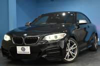 BMW 2シリーズ M235i 6速MT 直6ﾀｰﾎﾞ 326馬力 可変Mｻｽ 18AW ﾋｰﾀｰ付黒革 ﾀｯﾁﾊﾟｯﾄﾞ式iﾄﾞﾗｲﾌﾞHDDﾅﾋﾞBｶﾒﾗ ﾘｱPDC harman/kardon 大型ﾌﾞﾚｰｷｼｽﾃﾑ 車線逸脱&歩行者警告 衝突軽減ﾌﾞﾚｰｷ ｸﾙｺﾝ ｽﾏｰﾄｷｰ LEDﾘﾝｸﾞ付ｷｾﾉﾝ 2年保証