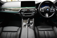 BMW 5シリーズ 523d Xﾄﾞﾗｲﾌﾞ Mｽﾎﾟｰﾂ R7年3月迄新車保証 LCI後期 4WD 新ﾃﾞｻﾞｲﾝｱﾀﾞﾌﾟﾃｨﾌﾞLEDﾍｯﾄﾞﾗｲﾄ ﾋｰﾀｰ付黒革 ｱﾀﾞﾌﾟﾃｨﾌﾞｻｽﾍﾟﾝｼｮﾝ BMWﾗｲﾌﾞｺｸﾋﾟｯﾄ 追従ACC HUD LCW ﾌﾙｾｸﾞ 3Dﾋﾞｭｰ ｽﾃｱﾘﾝｸﾞｻﾎﾟｰﾄ Pｱｼｽﾄﾌﾟﾗｽ 電動ﾄﾗﾝｸ ｽﾏｰﾄｷｰ 2年保証