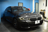 BMW 5シリーズ 523d Xﾄﾞﾗｲﾌﾞ Mｽﾎﾟｰﾂ R7年3月迄新車保証 LCI後期 4WD 新ﾃﾞｻﾞｲﾝｱﾀﾞﾌﾟﾃｨﾌﾞLEDﾍｯﾄﾞﾗｲﾄ ﾋｰﾀｰ付黒革 ｱﾀﾞﾌﾟﾃｨﾌﾞｻｽﾍﾟﾝｼｮﾝ BMWﾗｲﾌﾞｺｸﾋﾟｯﾄ 追従ACC HUD LCW ﾌﾙｾｸﾞ 3Dﾋﾞｭｰ ｽﾃｱﾘﾝｸﾞｻﾎﾟｰﾄ Pｱｼｽﾄﾌﾟﾗｽ 電動ﾄﾗﾝｸ ｽﾏｰﾄｷｰ 2年保証