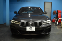 BMW 5シリーズ 523d Xﾄﾞﾗｲﾌﾞ Mｽﾎﾟｰﾂ R7年3月迄新車保証 LCI後期 4WD 新ﾃﾞｻﾞｲﾝｱﾀﾞﾌﾟﾃｨﾌﾞLEDﾍｯﾄﾞﾗｲﾄ ﾋｰﾀｰ付黒革 ｱﾀﾞﾌﾟﾃｨﾌﾞｻｽﾍﾟﾝｼｮﾝ BMWﾗｲﾌﾞｺｸﾋﾟｯﾄ 追従ACC HUD LCW ﾌﾙｾｸﾞ 3Dﾋﾞｭｰ ｽﾃｱﾘﾝｸﾞｻﾎﾟｰﾄ Pｱｼｽﾄﾌﾟﾗｽ 電動ﾄﾗﾝｸ ｽﾏｰﾄｷｰ 2年保証