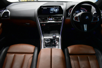 BMW 8シリーズ 840d Xﾄﾞﾗｲﾌﾞ ｸﾞﾗﾝｸｰﾍﾟ Mｽﾎﾟｰﾂ 4WD ﾊﾟﾉﾗﾏｶﾞﾗｽｻﾝﾙｰﾌ ﾚｰｻﾞｰLED ACC HUD  全席ﾋｰﾀｰ付黒/茶革 前席ﾍﾞﾝﾁﾚｰｼｮﾝ ﾊｰﾏﾝｶｰﾄﾞﾝ ｲﾝﾃﾘｾｰﾌ ﾗｲﾌﾞｺｯｸﾋﾟｯﾄ ｼﾞｪｽﾁｬｰｺﾝﾄﾛｰﾙ対応ﾀｯﾁﾊﾟﾈﾙﾅﾋﾞ3Dﾋﾞｭｰ 2年保証