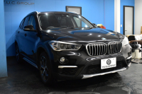 BMW X1 Xdrive20i Xﾗｲﾝ 中期 4WD  ｱﾄﾞﾊﾞﾝｽﾄﾞｱｸﾃｨﾌﾞｾｰﾌﾃｨP 追従ACC NEWﾃﾞｻﾞｲﾝﾒｰﾀｰ&Fｼｰﾄ 電子ｼﾌﾄ ﾌﾙｾｸﾞTVﾁｭｰﾅｰ HUD ﾋｰﾀｰ付ﾊｰﾌ革 ﾀｯﾁﾊﾟﾈﾙﾅﾋﾞBｶﾒ Pｱｼｽﾄ前後PDC LEDﾍｯﾄﾞﾗｲﾄ 衝突軽減 車線逸脱&歩行者警告 電動Rｹﾞｰﾄ Bluetoothｵｰﾃﾞｨｵ 2年保証