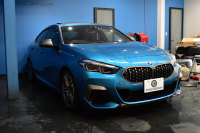 BMW 2シリーズ M235iｸﾞﾗﾝｸｰﾍﾟ Xﾄﾞﾗｲﾌﾞ ﾊﾟﾉﾗﾏｶﾞﾗｽｻﾝﾙｰﾌ  ﾋｰﾀｰ付ﾌﾞﾗｯｸﾚｻﾞｰ HUD 追従ACC  LEDﾍｯﾄﾞﾗｲﾄ Mｽﾎﾟｰﾂﾌﾞﾚｰｷ 車線変更&逸脱&歩行者警告 ﾗｲﾌﾞｺｯｸﾋﾟｯﾄ ｱｯﾌﾟﾙｶｰﾌﾟﾚｲ ﾀｯﾁﾊﾟﾈﾙﾅﾋﾞ Bｶﾒﾗ ｽﾏｰﾄｷｰ 2年保証