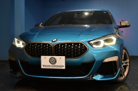 BMW 2シリーズ M235iｸﾞﾗﾝｸｰﾍﾟ Xﾄﾞﾗｲﾌﾞ ﾊﾟﾉﾗﾏｶﾞﾗｽｻﾝﾙｰﾌ  ﾋｰﾀｰ付ﾌﾞﾗｯｸﾚｻﾞｰ HUD 追従ACC  LEDﾍｯﾄﾞﾗｲﾄ Mｽﾎﾟｰﾂﾌﾞﾚｰｷ 車線変更&逸脱&歩行者警告 ﾗｲﾌﾞｺｯｸﾋﾟｯﾄ ｱｯﾌﾟﾙｶｰﾌﾟﾚｲ ﾀｯﾁﾊﾟﾈﾙﾅﾋﾞ Bｶﾒﾗ ｽﾏｰﾄｷｰ 2年保証