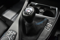 BMW Mシリーズ M2 6速MT LCI後期 ｾﾚｸﾄP SR harman/kardon ﾋｰﾀｰ付黒革 ﾍｷｻｺﾞﾅﾙLEDﾍｯﾄﾞﾗｲﾄ&ﾃｰﾙ ﾀｯﾁﾊﾟﾈﾙHDDﾅﾋﾞBｶﾒﾗ 19AW 車線逸脱&歩行者警告 衝突軽減ﾌﾞﾚｰｷ ｶｰﾎﾞﾝｲﾝﾃﾘｱ 2年保証