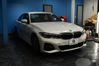 BMW 3シリーズ 320i Mｽﾎﾟｰﾂ ﾊｲﾗｲﾝ&ｺﾝﾌｫｰﾄP R6年7月迄新車保証 ﾋｰﾀｰ付茶革 ﾀｯﾁﾊﾟﾈﾙﾅﾋﾞ ｱｯﾌﾟﾙｶｰﾌﾟﾚｲ  追従ACC LEDﾍｯﾄﾞﾗｲﾄ 電動ﾄﾗﾝｸ 側面衝突&車線変更&逸脱&歩行者警告 液晶ﾒｰﾀｰ 後退ｱｼｽﾄ Pｱｼｽﾄ ｱｸﾃｨﾌﾞPDC緊急ﾌﾞﾚｰｷ  18AW 2年保証