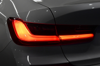 BMW 3シリーズ 320i Mｽﾎﾟｰﾂ ﾊｲﾗｲﾝ&ｺﾝﾌｫｰﾄP R6年7月迄新車保証 ﾋｰﾀｰ付茶革 ﾀｯﾁﾊﾟﾈﾙﾅﾋﾞ ｱｯﾌﾟﾙｶｰﾌﾟﾚｲ  追従ACC LEDﾍｯﾄﾞﾗｲﾄ 電動ﾄﾗﾝｸ 側面衝突&車線変更&逸脱&歩行者警告 液晶ﾒｰﾀｰ 後退ｱｼｽﾄ Pｱｼｽﾄ ｱｸﾃｨﾌﾞPDC緊急ﾌﾞﾚｰｷ  18AW 2年保証